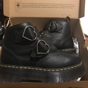 Dr. Martens Devon Heart